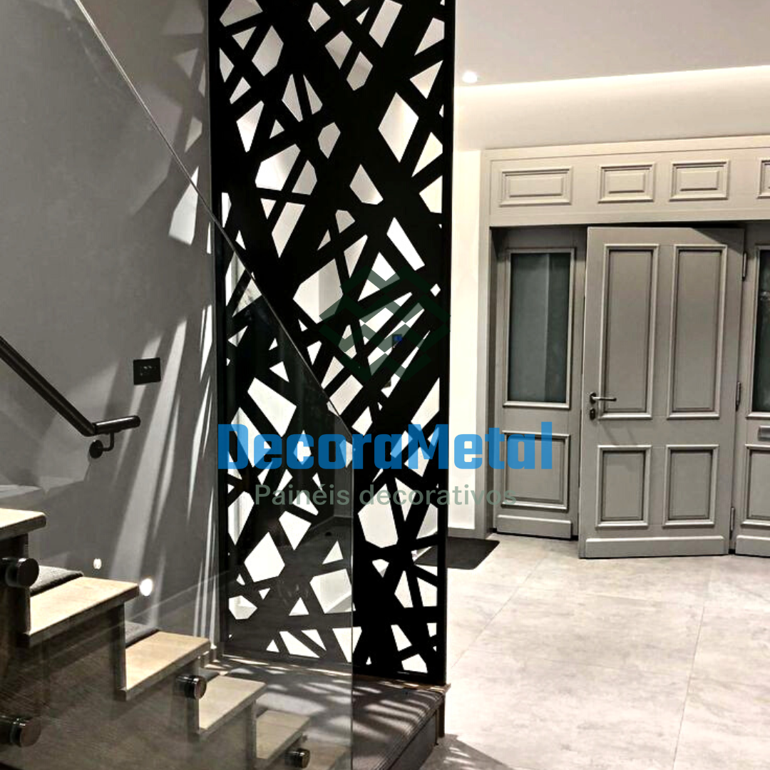Baranda y Escalera con Diseño Abstracto - DM-06